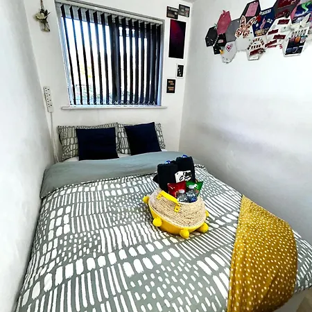 Cozy Private Room With Private Bathroom & Free Parking In Salford! Manchester Exterior photo